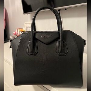 Givenchy Antigona - Small Grained Leather